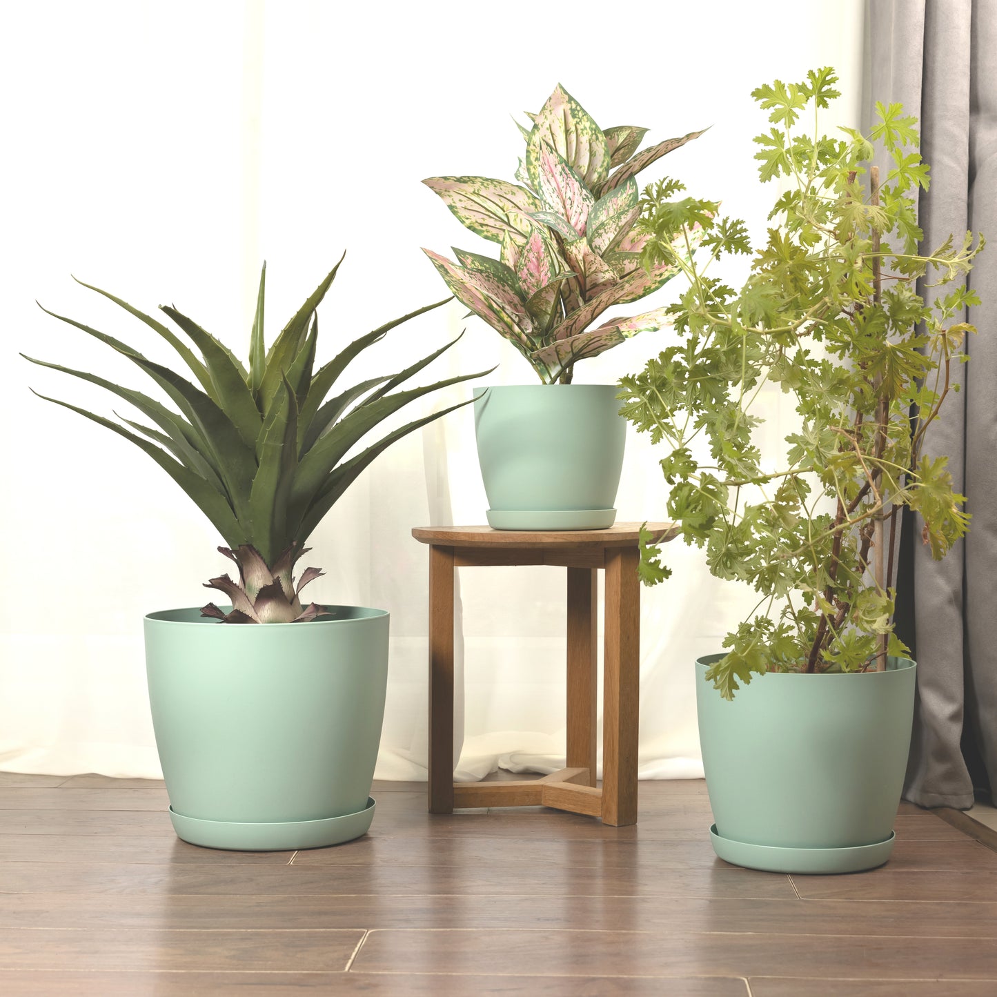 Plant Pots Indoor Matte Surface With Saucer Set of 4 Sizes 14/16/18/20cm