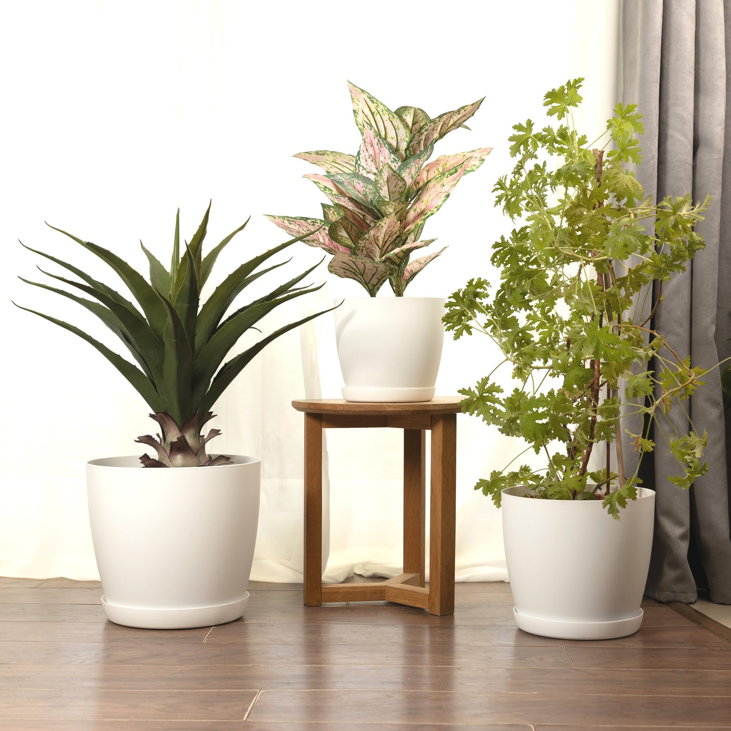 Plant Pots Indoor Matte Surface With Saucer Set of 4 Sizes 14/16/18/20cm